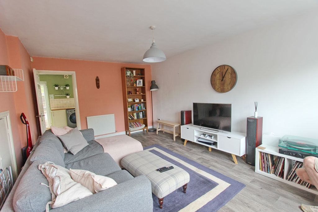 Property photo 3 of 17