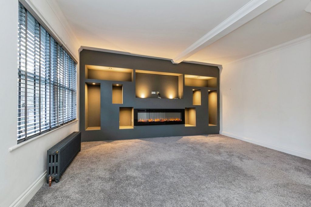 Property photo 2 of 25