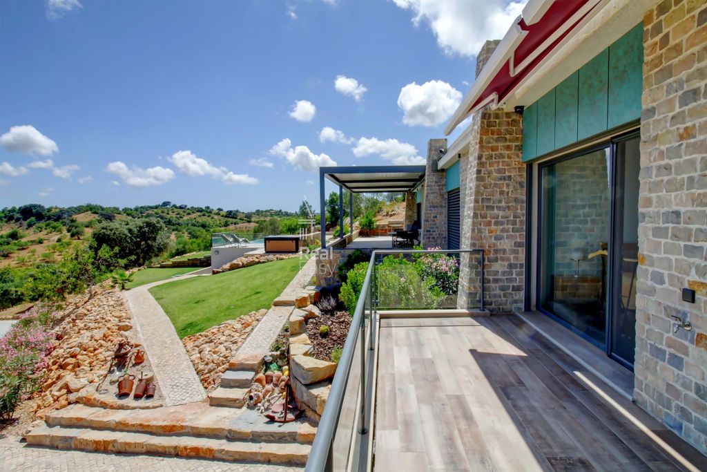 Property photo 1 of 33