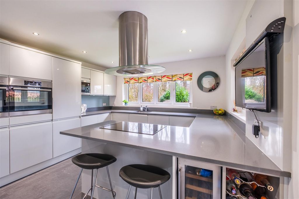 Property photo 3 of 29 Turnbull Way-8.Jpg