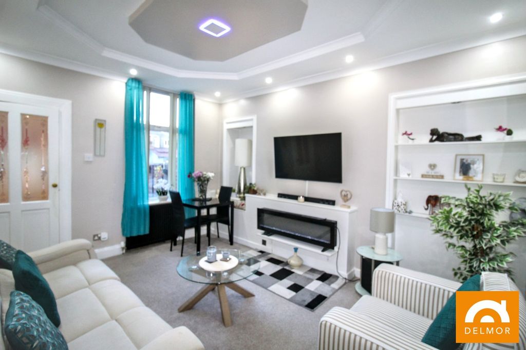 Property photo 2 of 17