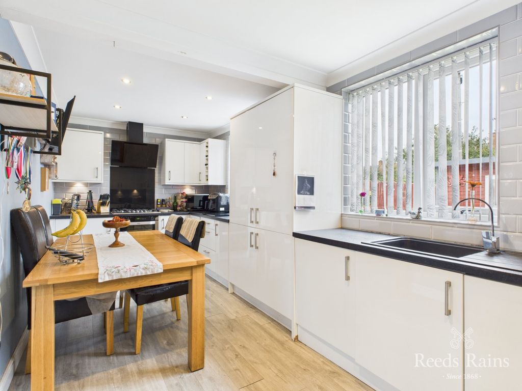 Property photo 2 of 26 Dining Kitchen