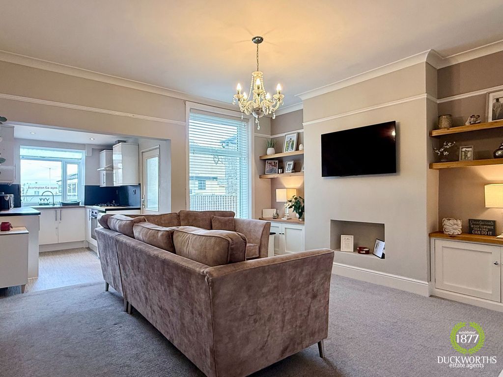 Property photo 2 of 23