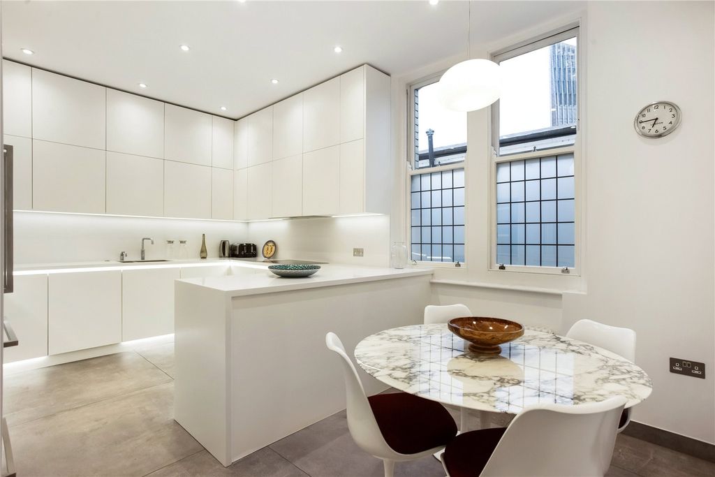Property photo 1 of 17 Kitchen