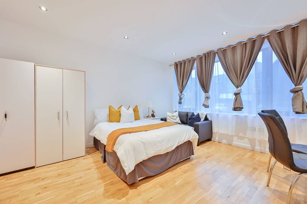 Property photo 3 of 8