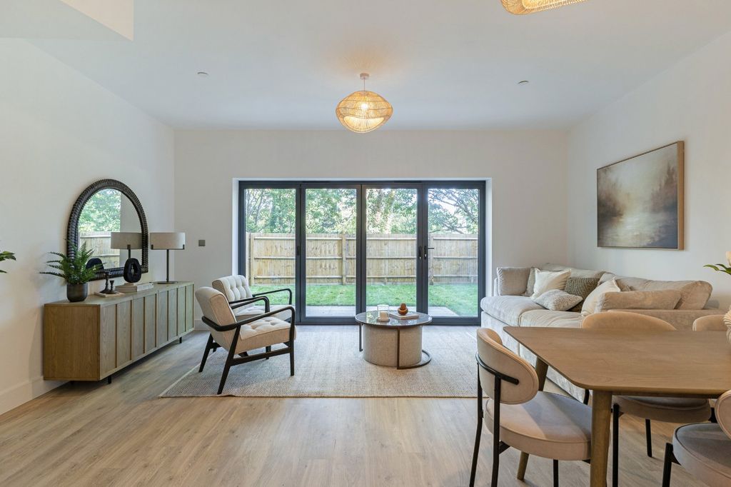 Property photo 3 of 13 Show Home