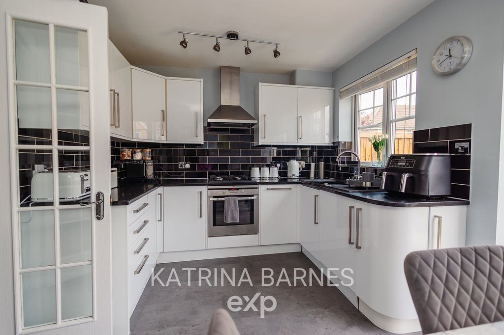 Property photo 3 of 16