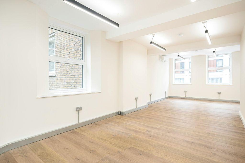 Property photo 2 of 8 132 Southwark Street First Floor 1.Jpg