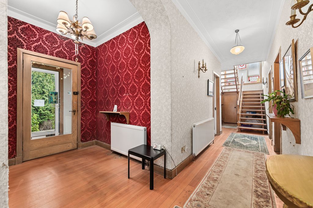 Property photo 2 of 34