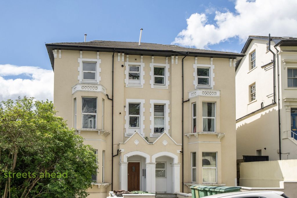 Property photo 2 of 16 4F1cd89F-ce70-490...
