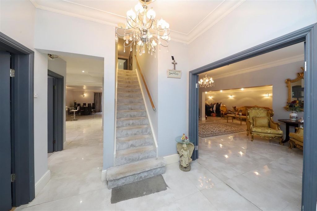 Property photo 2 of 22