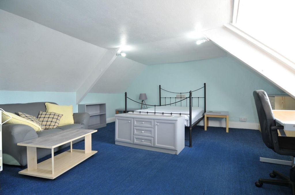 Property photo 3 of 7 29Cde844-Ab86-4F85-Bed0-4c49737Dd81A.Jpg