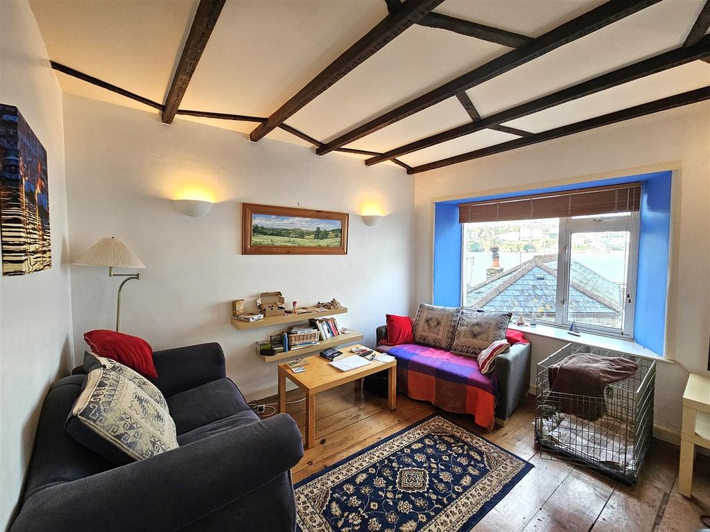 Property photo 3 of 15 Sitting Room