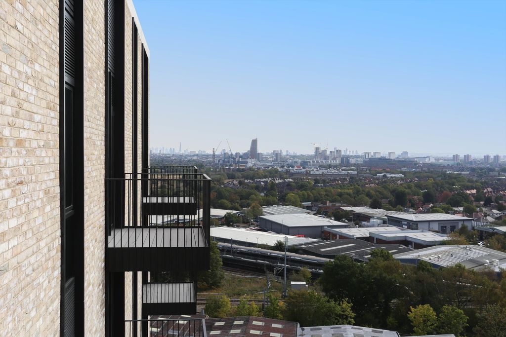 Property photo 2 of 17 Image