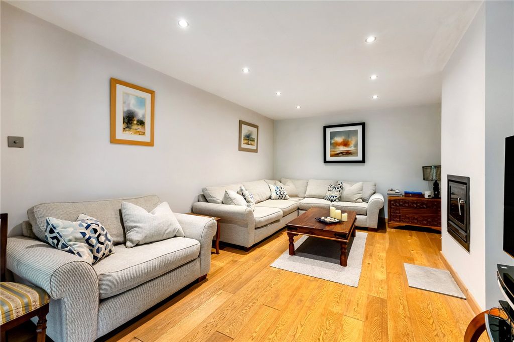 Property photo 2 of 16 Sitting Room