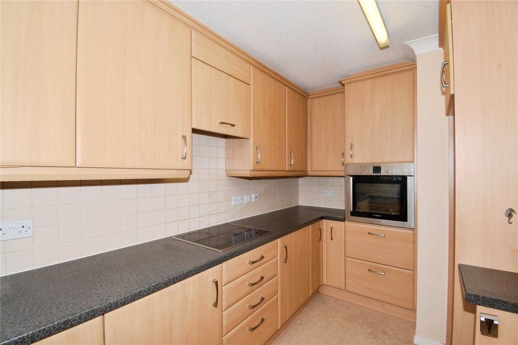 Property photo 3 of 9 Kitchen