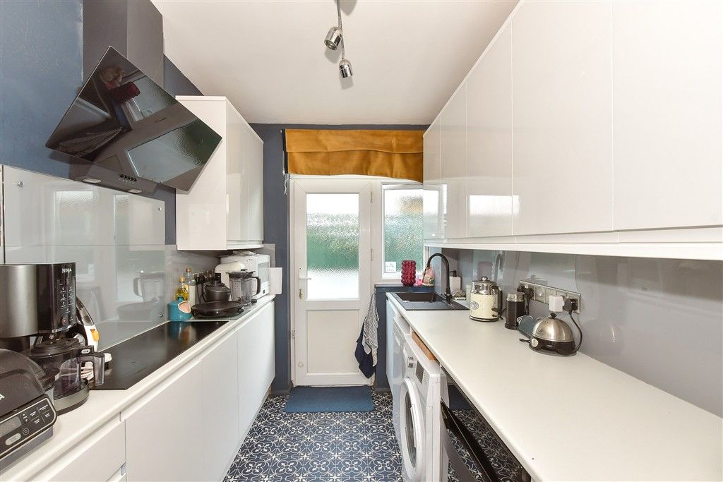 Property photo 2 of 8 Kitchen