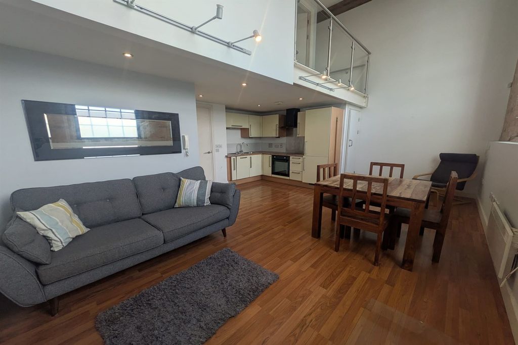 Property photo 1 of 11 (Main)