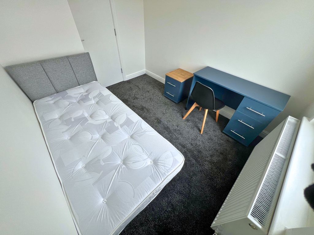 Property photo 2 of 3 Room