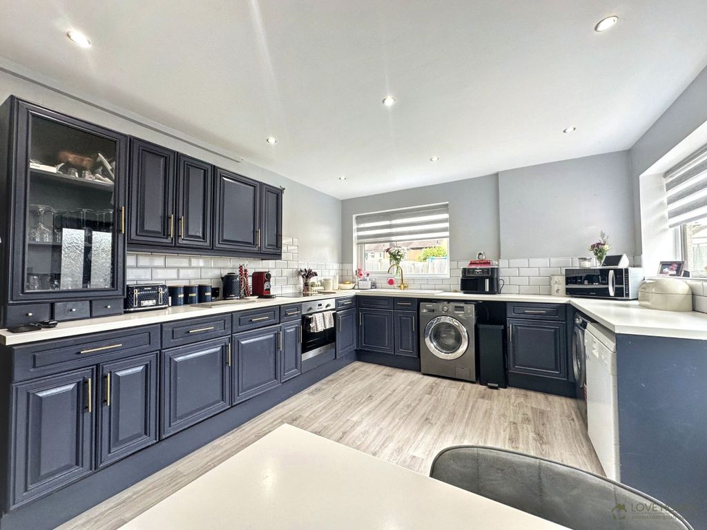 Property photo 1 of 31