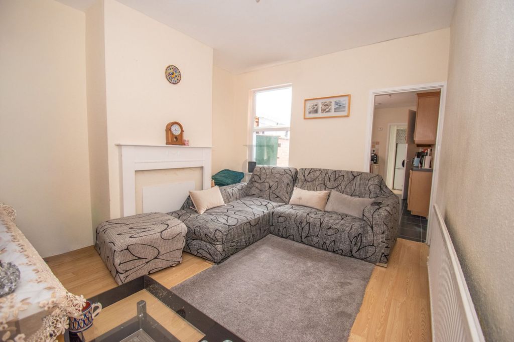Property photo 2 of 8