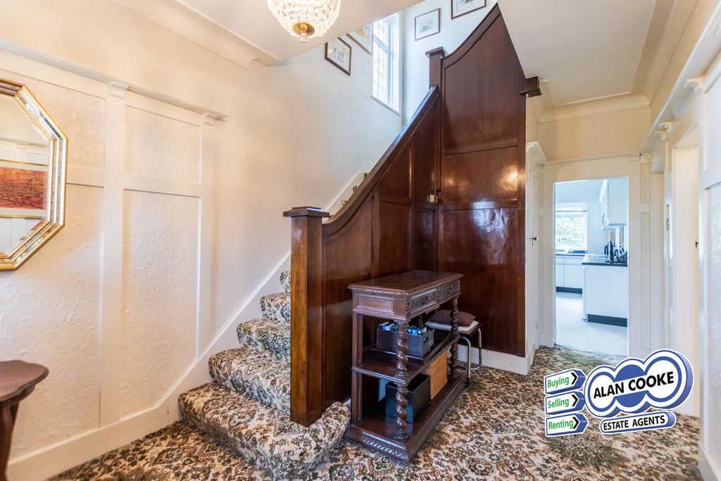 Property photo 2 of 17 Hallway