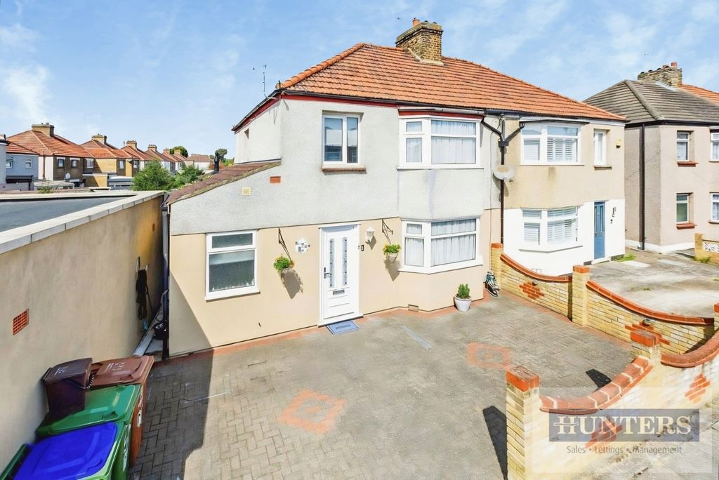 Property photo 1 of 11 External