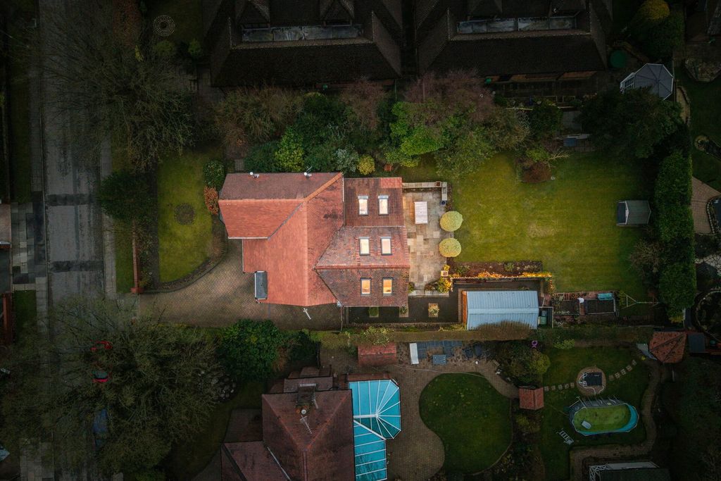 Property photo 2 of 43