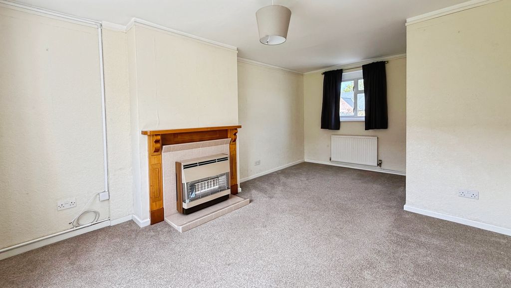 Property photo 3 of 15 Lounge