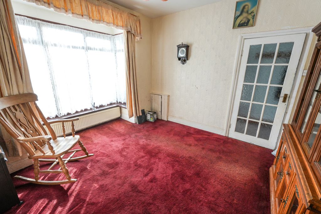 Property photo 3 of 20 Sitting Room