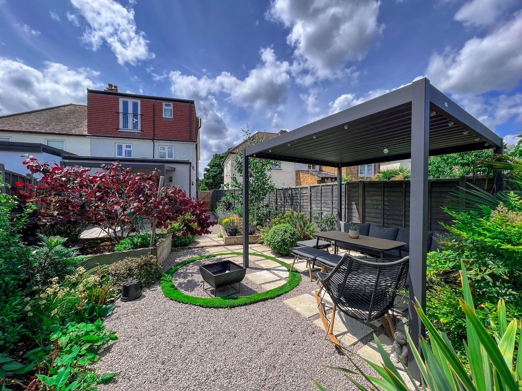 Property photo 1 of 31