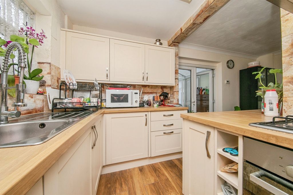 Property photo 3 of 17