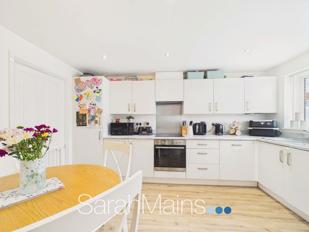 Property photo 3 of 17 Dining Kitchen