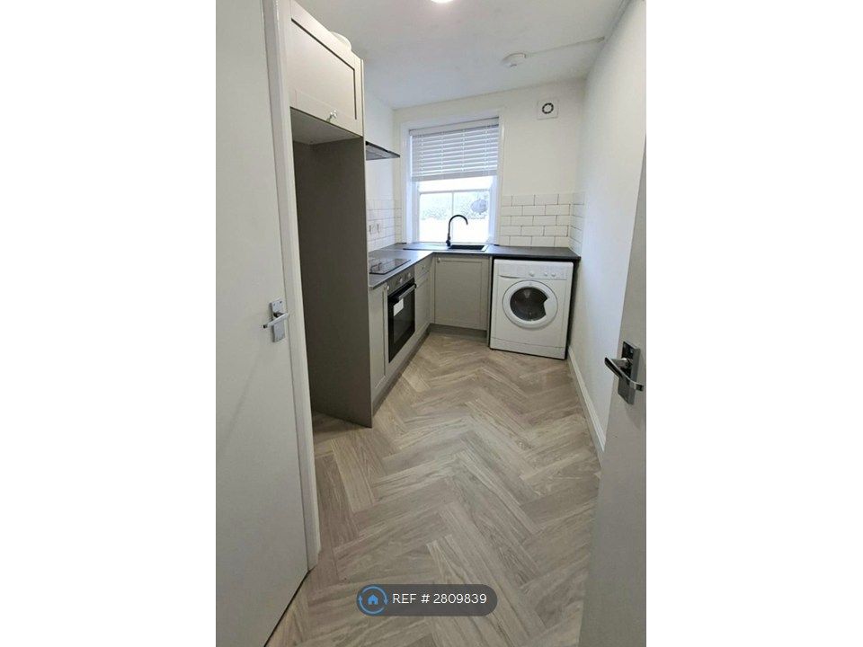 Property photo 1 of 8 Flat 4