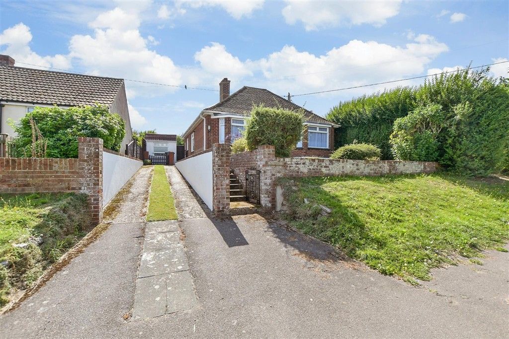 Property photo 2 of 11 Driveway/Parking