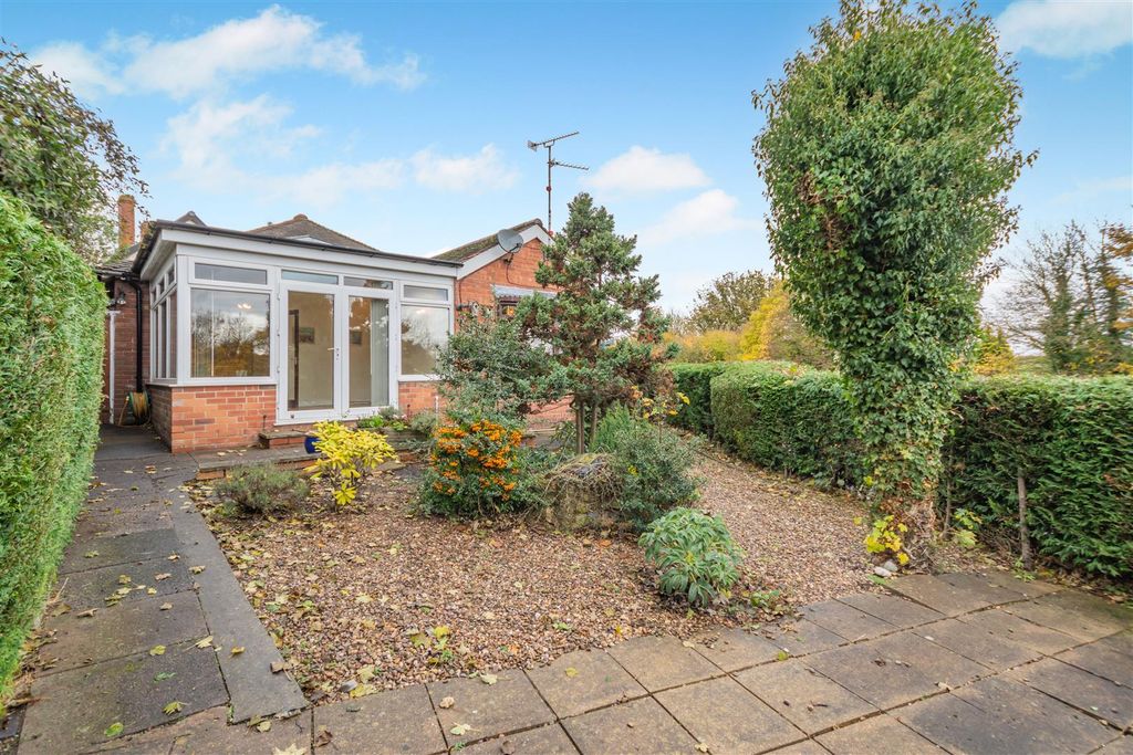 Property photo 3 of 34 8668365-Exterior04.Jpg