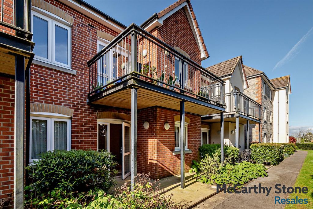 Property photo 1 of 10 8686994-Exterior05-800.Jpg