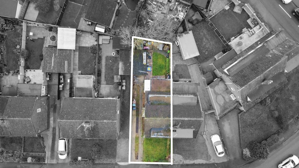 Property photo 2 of 19 4702051