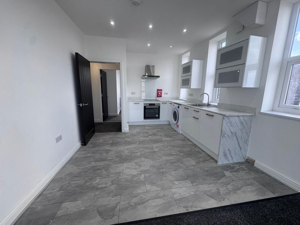 Property photo 1 of 7 Photo 3