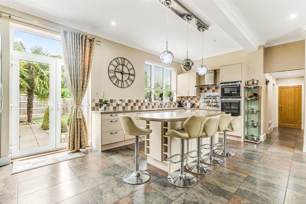 Property photo 3 of 35 Fitted Kitchen / Living