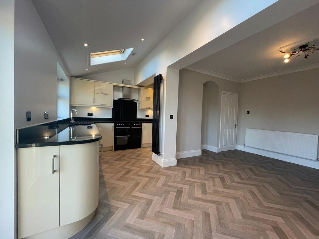 Property photo 3 of 18 Image