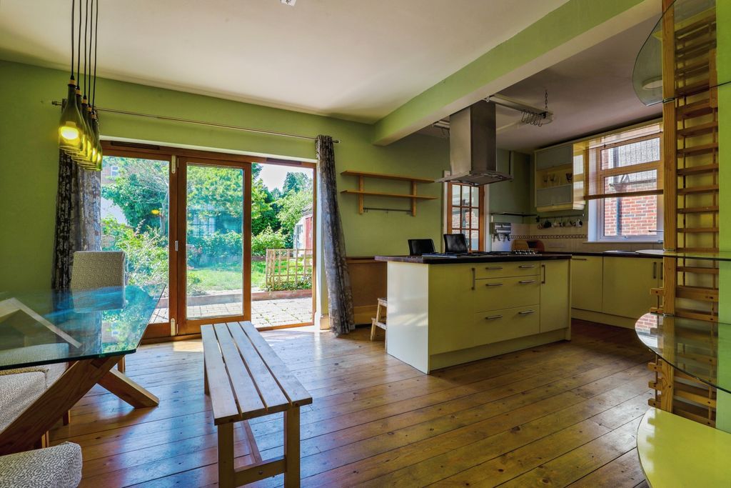 Property photo 3 of 20 Kitchen/ Dining Room