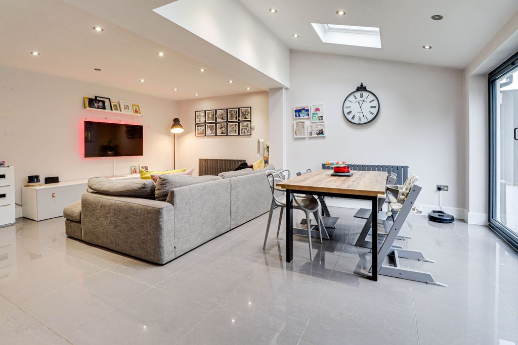 Property photo 2 of 19 Lounge/Diner