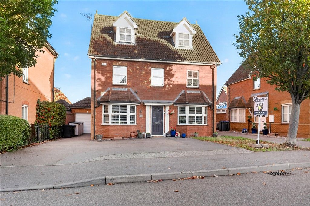 Property photo 1 of 17 External