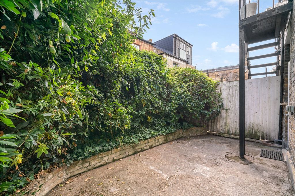 Property photo 2 of 9 Gardem