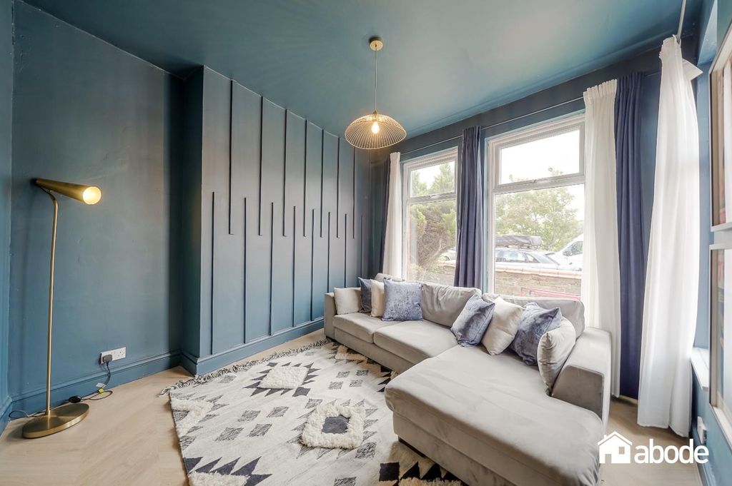 Property photo 3 of 20 2 Clarendon Road-1.Jpg