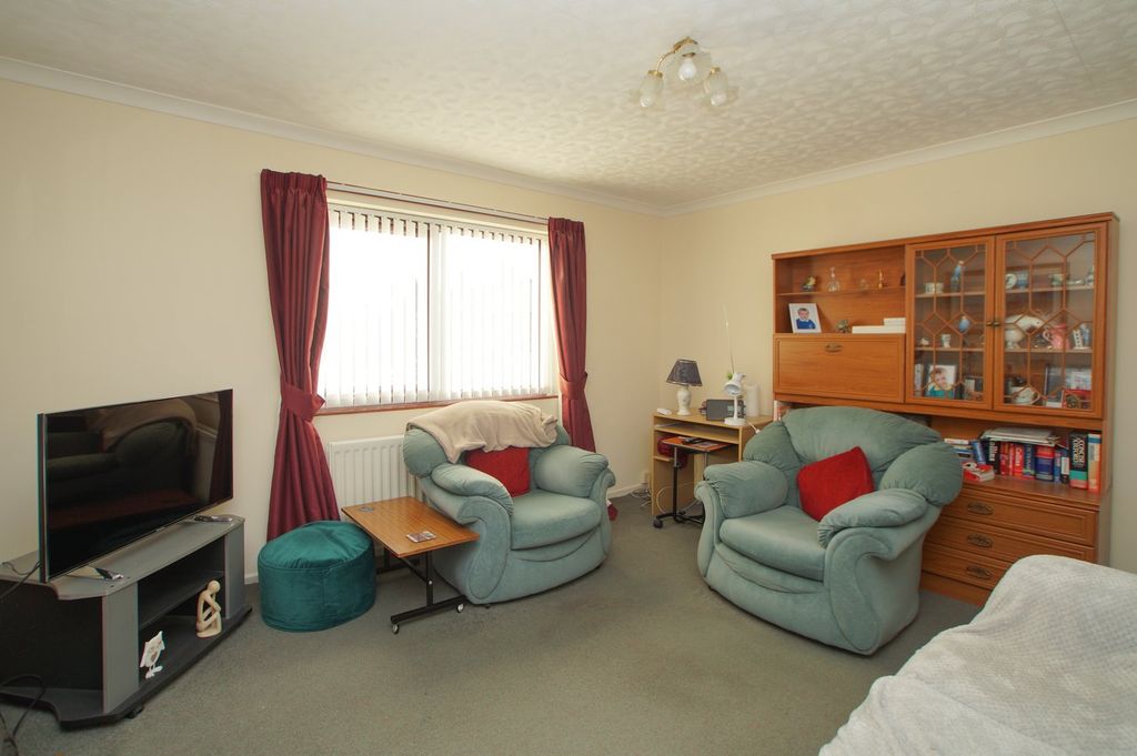 Property photo 3 of 14 Lounge