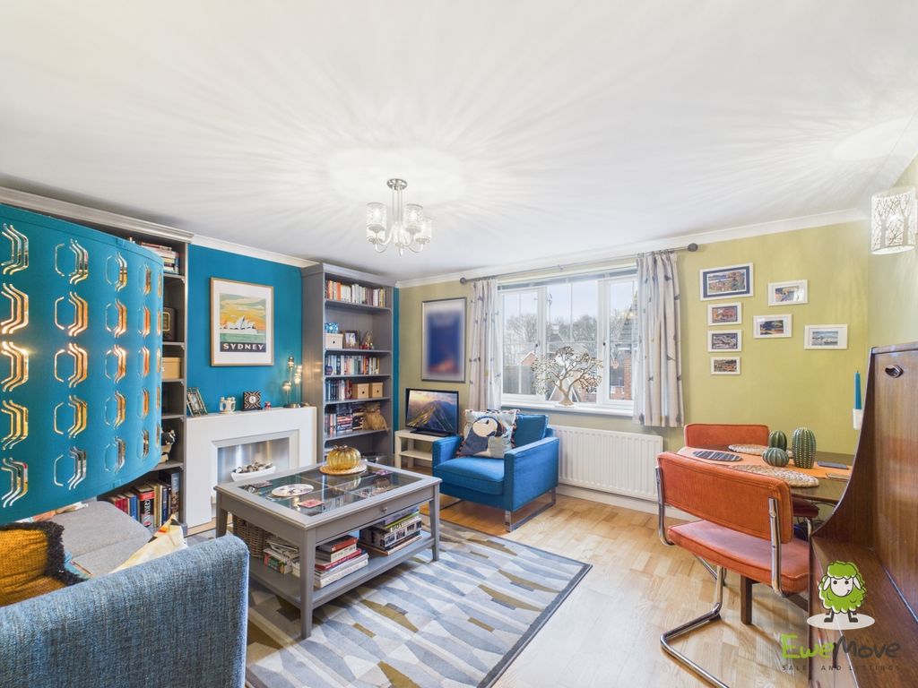 Property photo 3 of 21 Ewemove Estate Agents Basingstoke - Loungediner