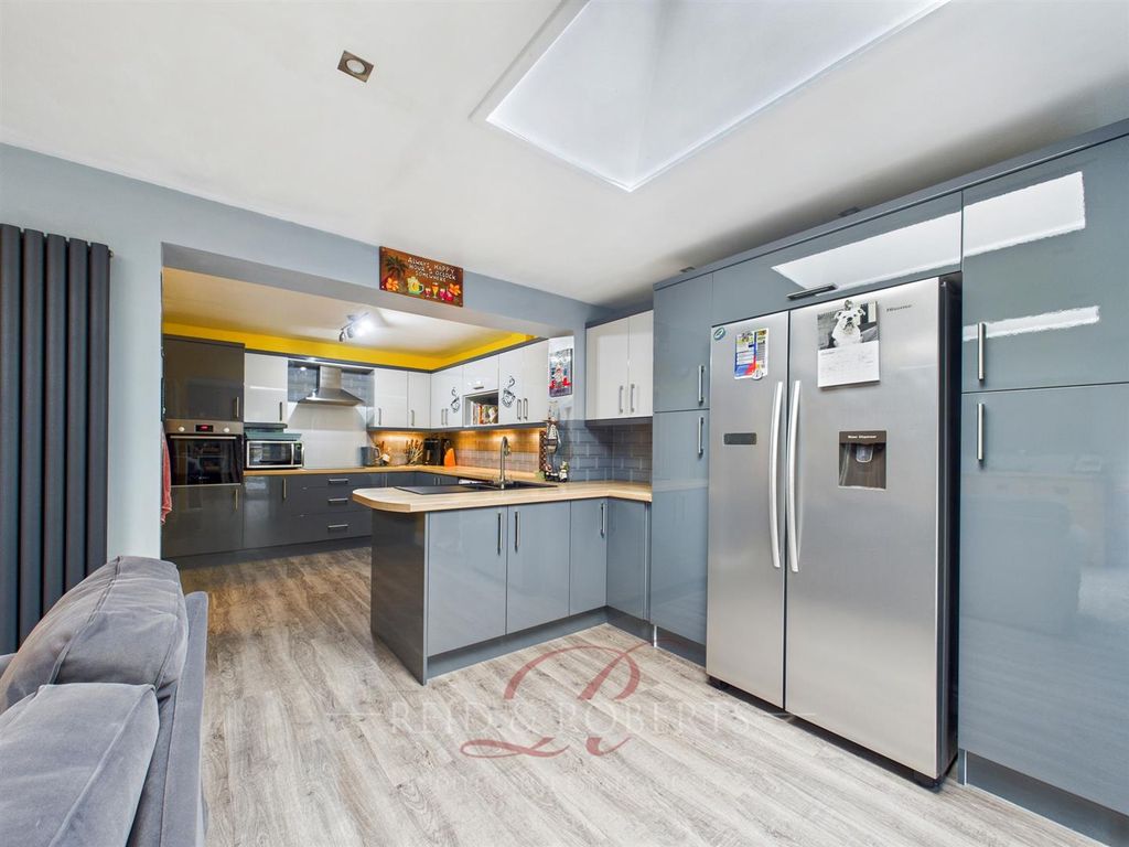 Property photo 2 of 38 Cam05148G0-Pr0088-Still001.Jpg