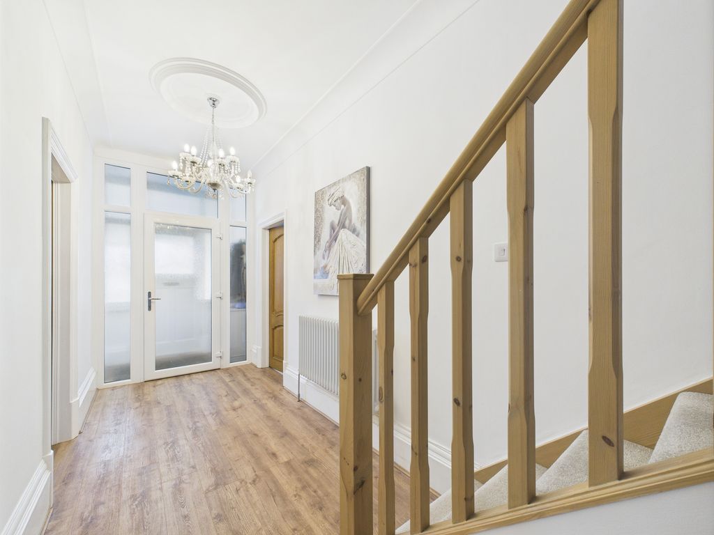 Property photo 3 of 31
